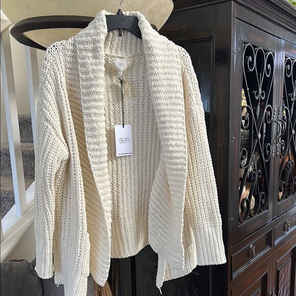 Women's Cream Sweater - Picture 1 of 3